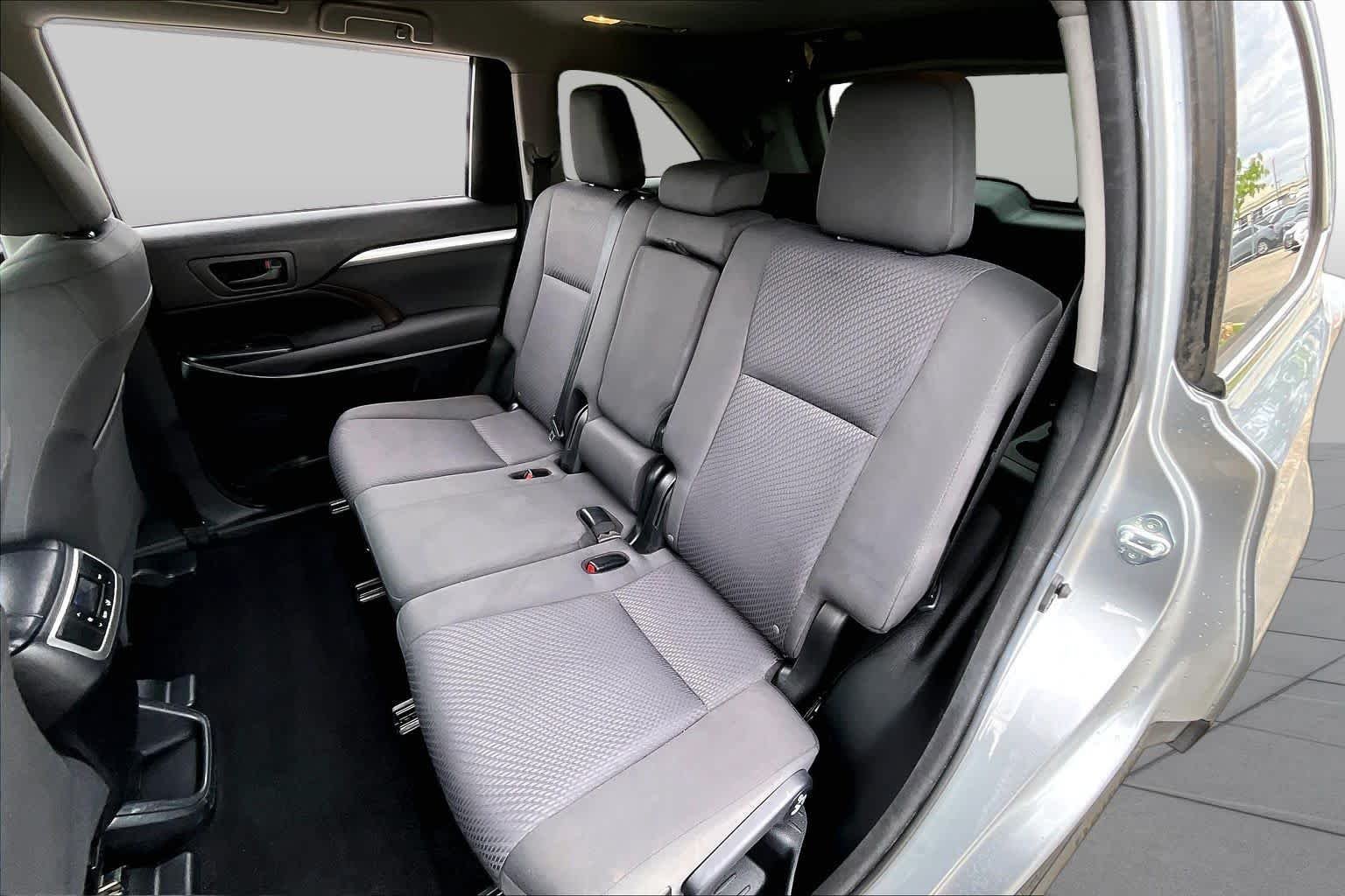 Used 2016 Silver Sky Metallic Toyota LE image 18