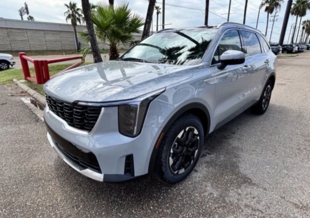 New 2026 Gray Kia S image 3