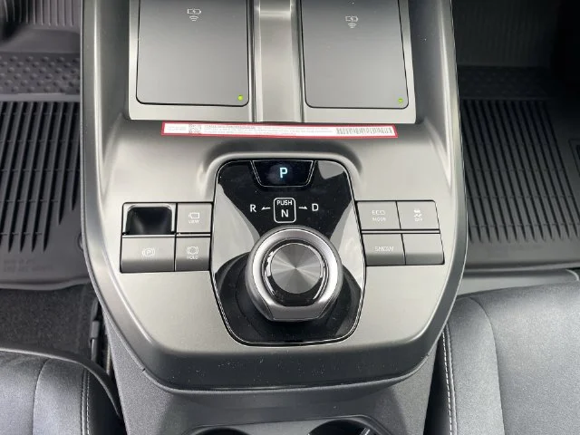 2026 Toyota C-HR XSE - Photo 26