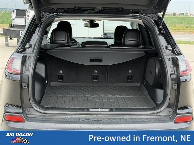 Used 2020 Diamond Black Crystal Pearlcoat Jeep Limited image 5