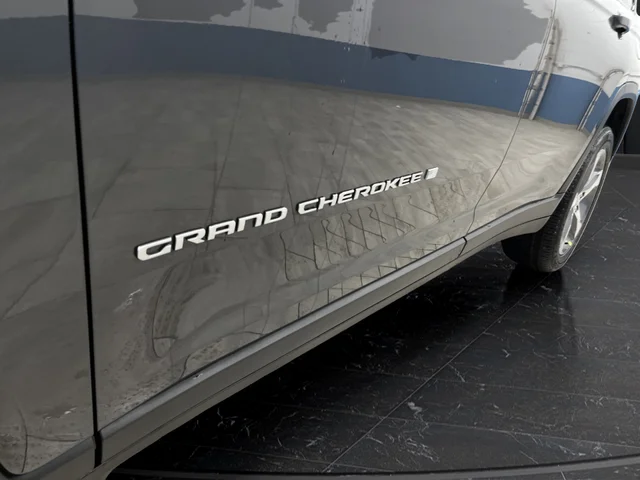 New 2026 Baltic Gray Metallic Clear-Coat Exterior Paint Jeep Limited image 37