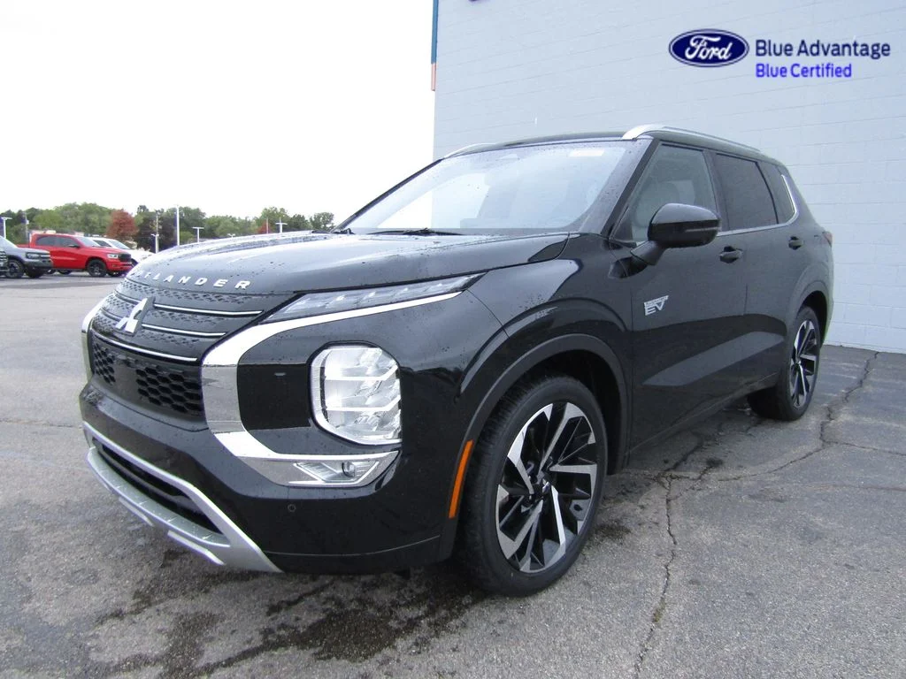 Certified Used 2024 Labrador Black Pearl Mitsubishi SEL image 45