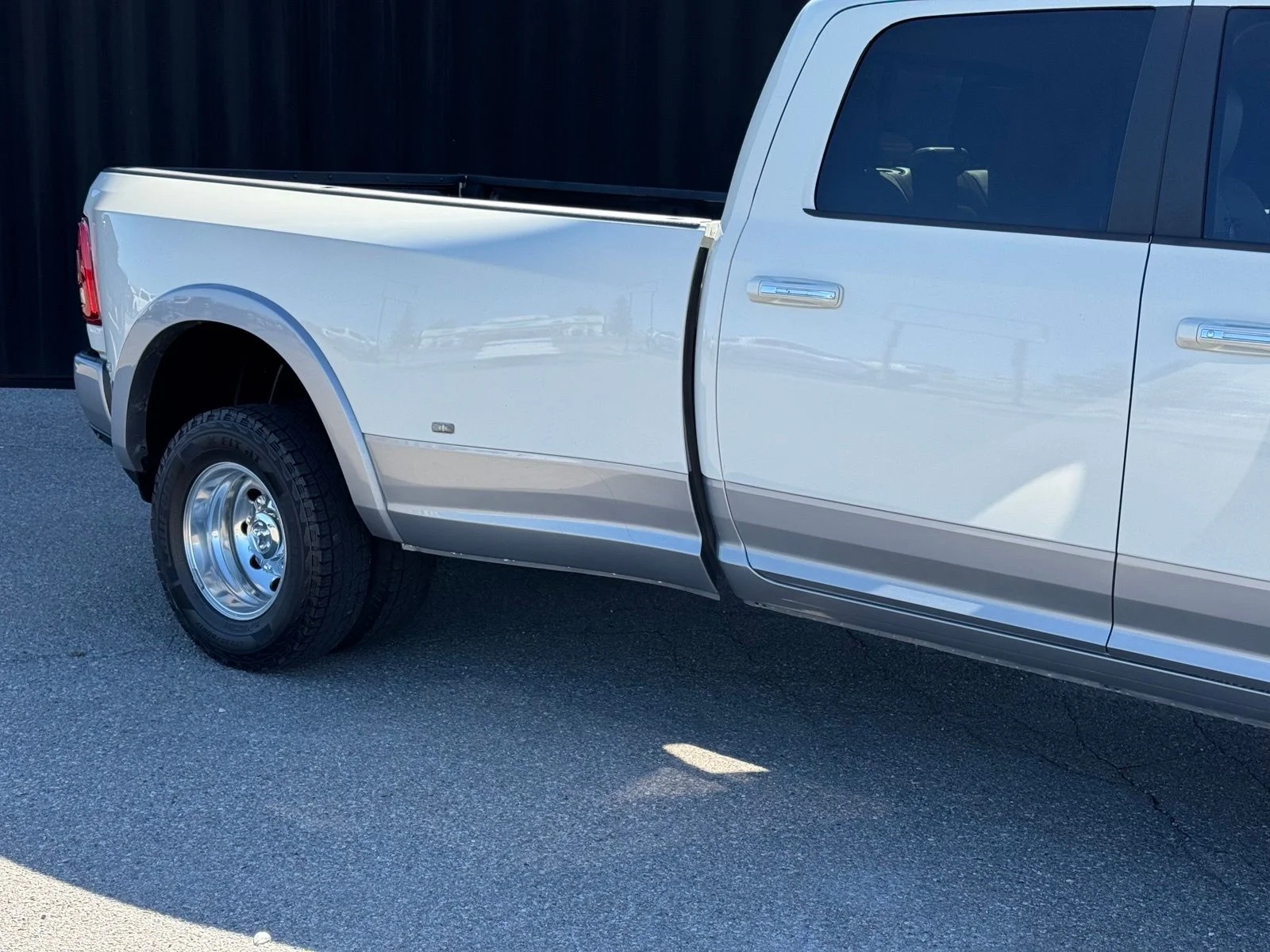 Used 2021 White Ram Laramie image 4