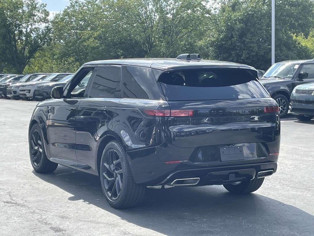 New 2026 Santorini Black Land Rover Dynamic SE image 9