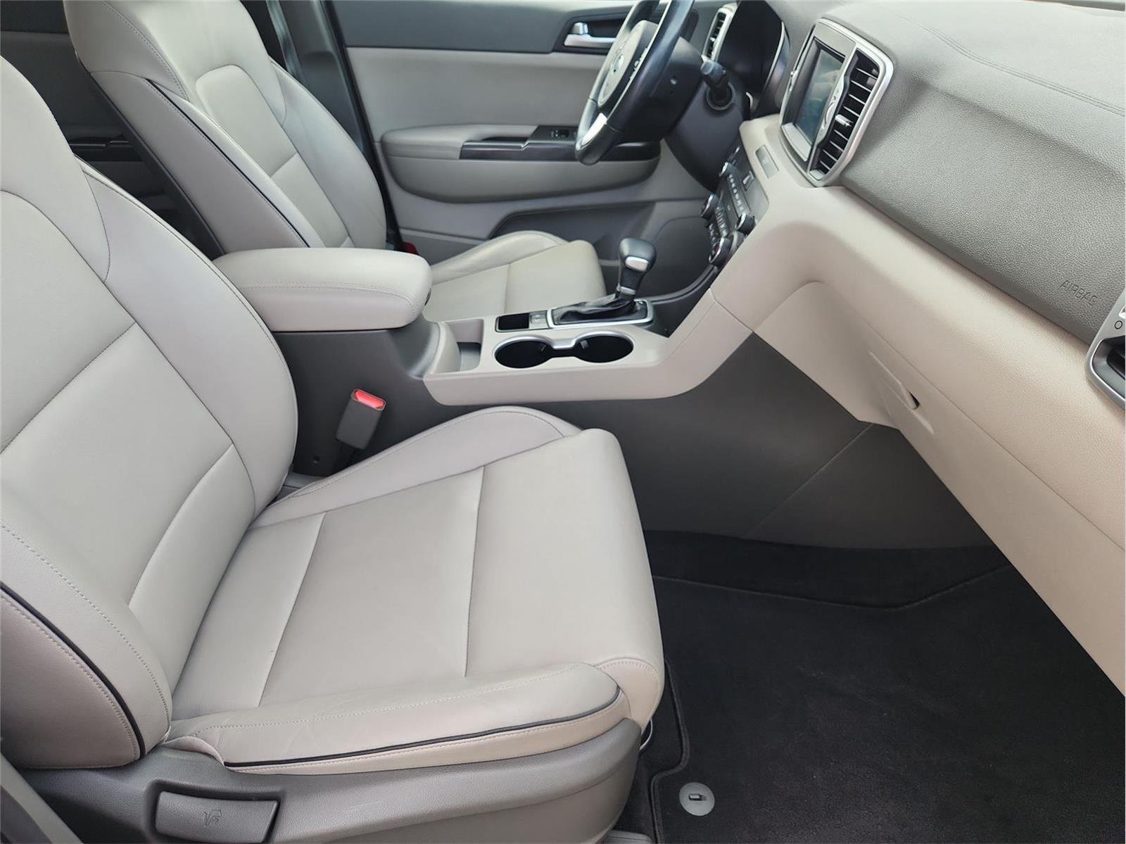 Used 2017 Silver Kia EX image 26