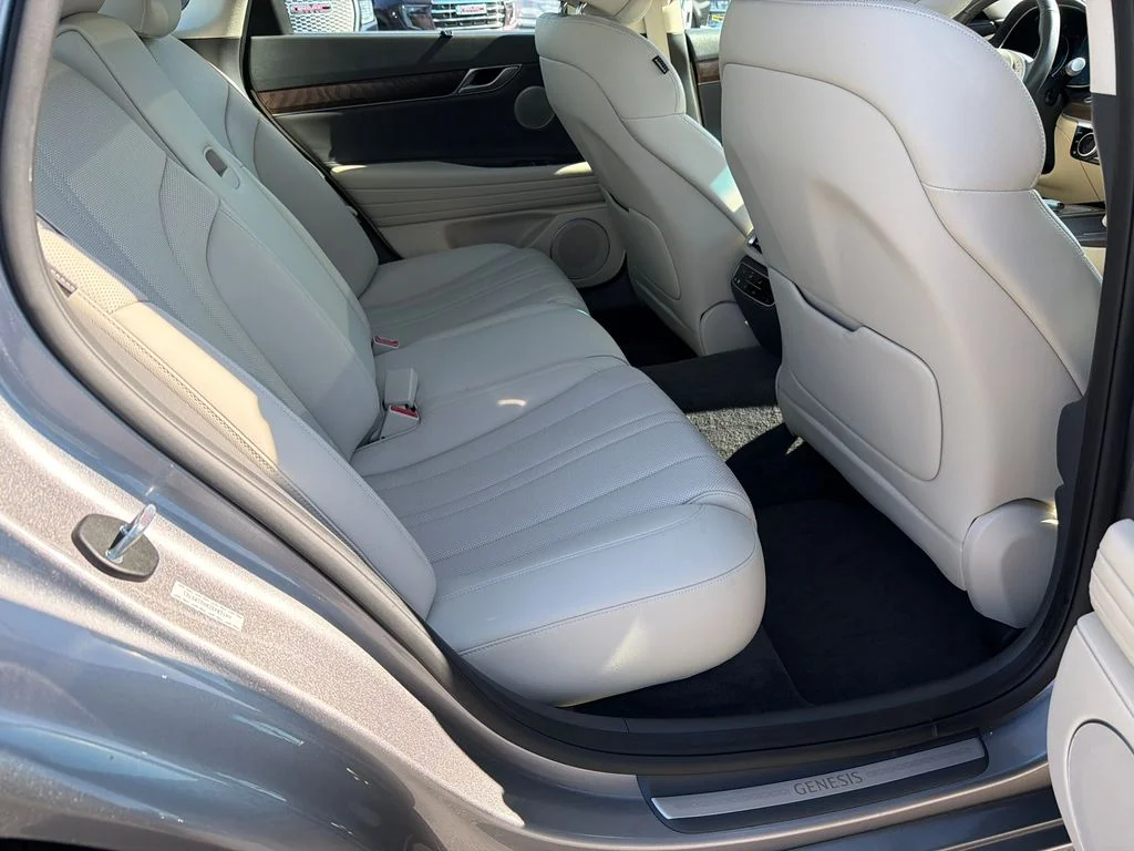 Used 2023 Silver Genesis 2.5T image 15