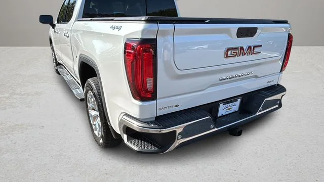Used 2020 White GMC SLT image 39