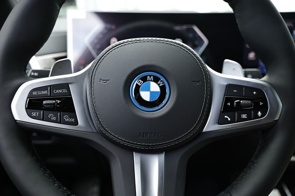 New 2026 Dravit Grey Metallic BMW xDrive50e image 35