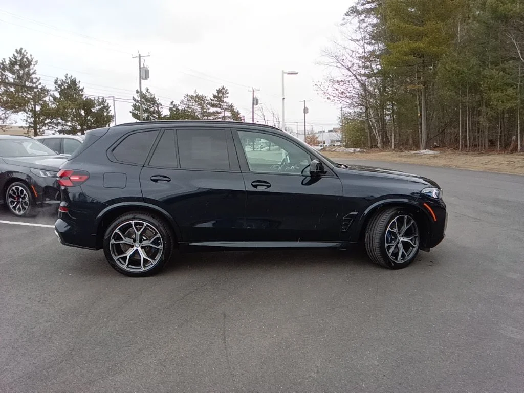 Used 2025 Carbon Black Metallic BMW M60i image 8