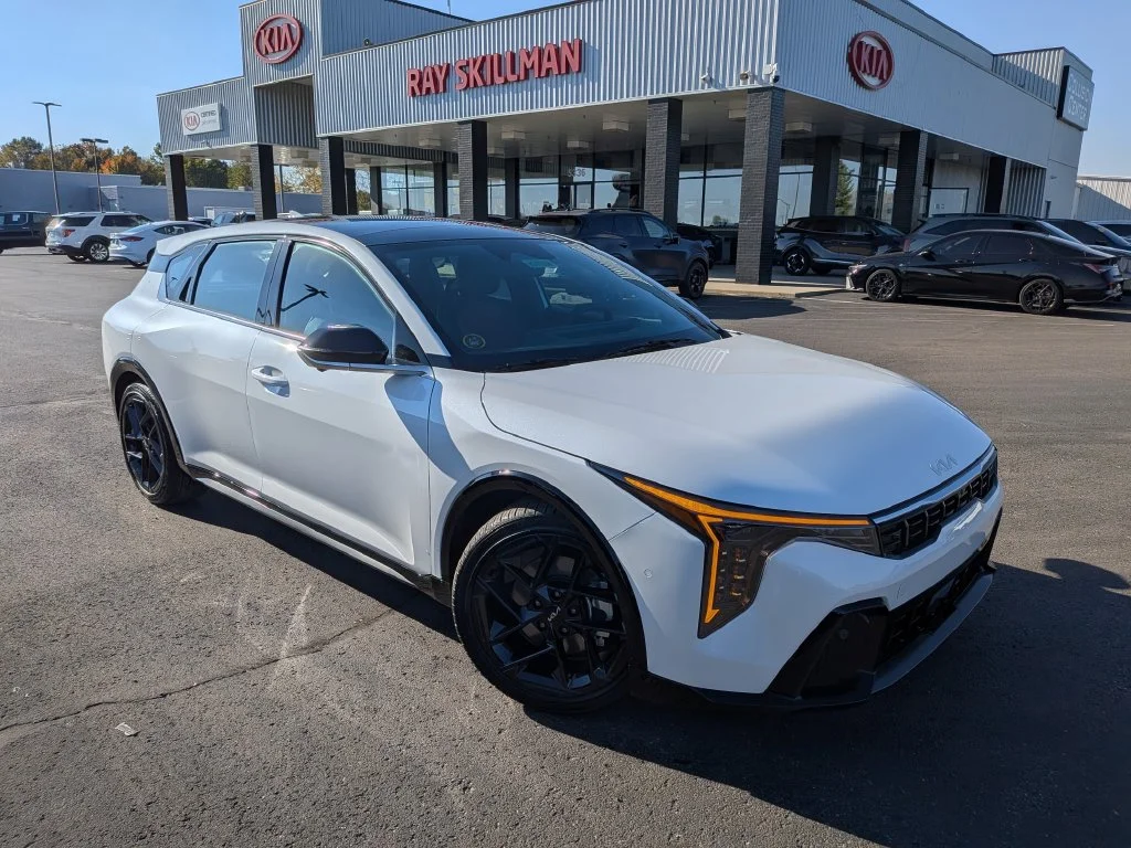 New 2027 Snow White Pearl Kia GT-Line image 28