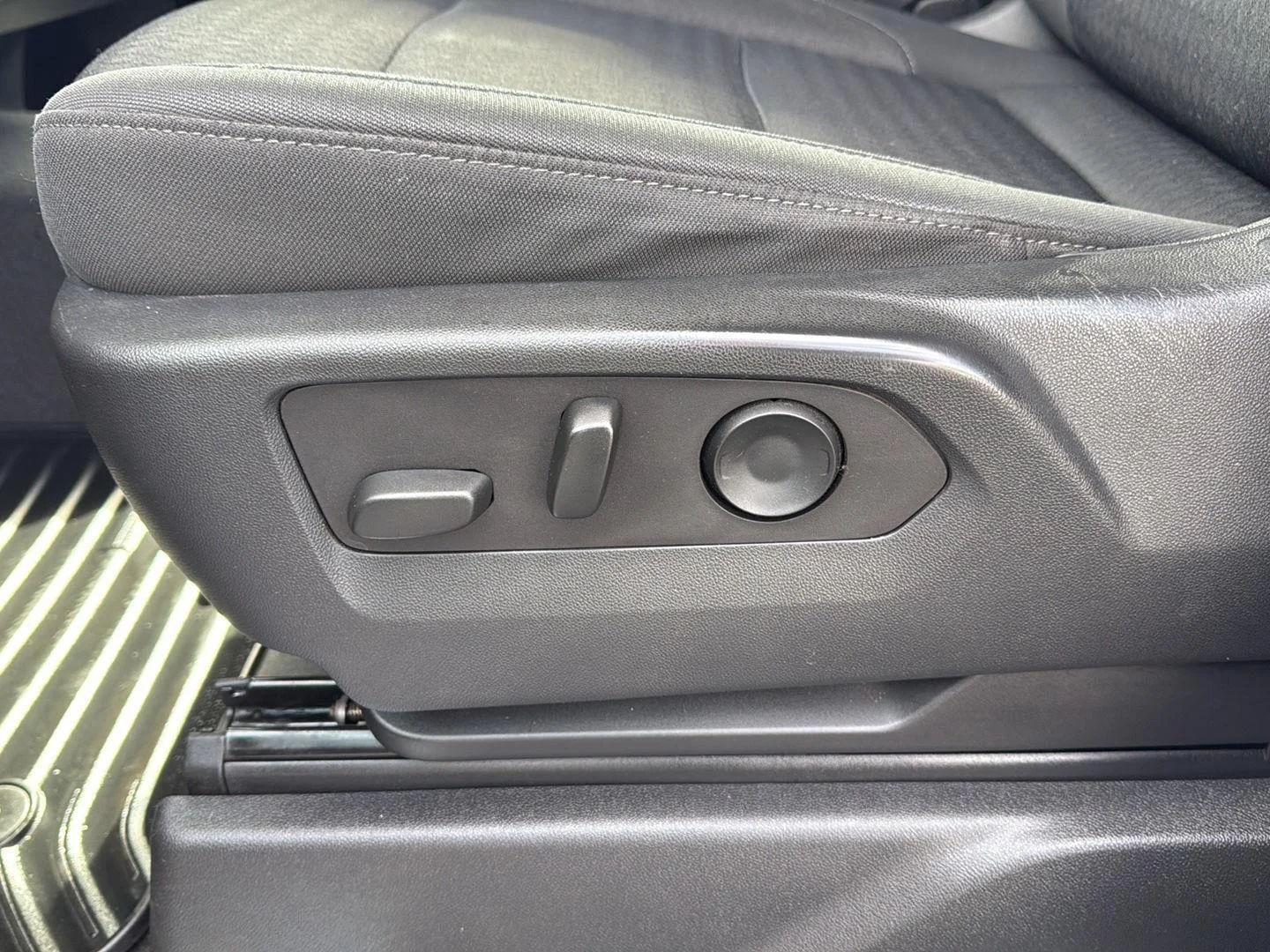Used 2022 Onyx Black GMC Elevation image 10
