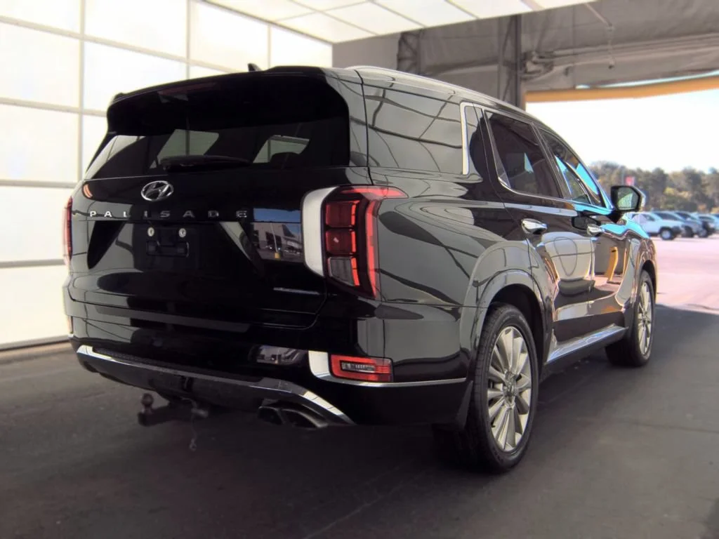 Used 2020 Black Hyundai Limited image 2