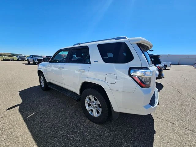 Used 2018 Super White Toyota SR5 image 8