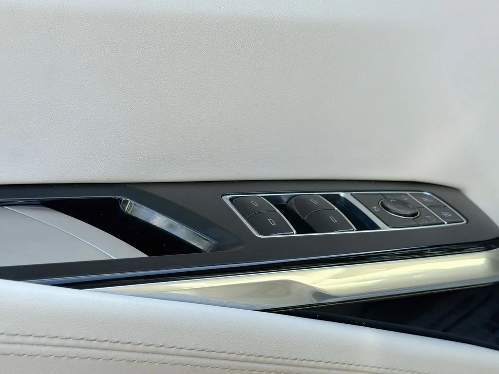Used 2025 Black Cadillac Sport Platinum image 18