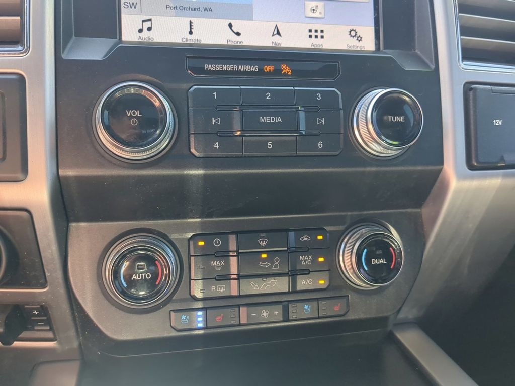 Used 2019 White Ford Platinum image 25