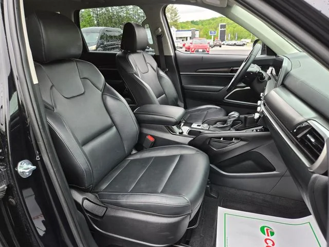 Used 2025 Black Kia S image 22