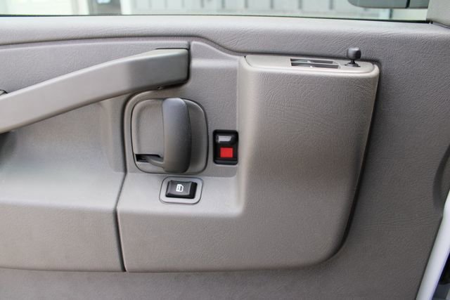 New 2026 Summit White GMC Work Van image 9
