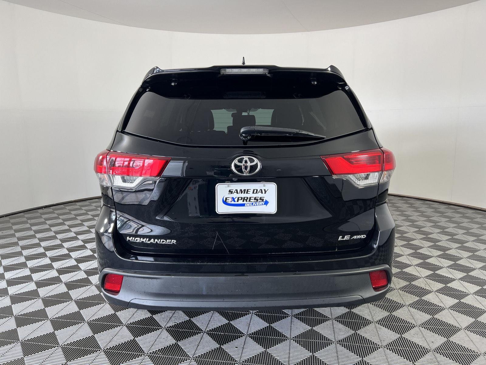 Used 2018 Midnight Black Metallic Toyota LE Plus image 27