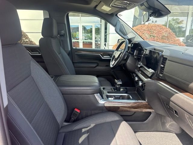 Used 2023 Red GMC Elevation image 28