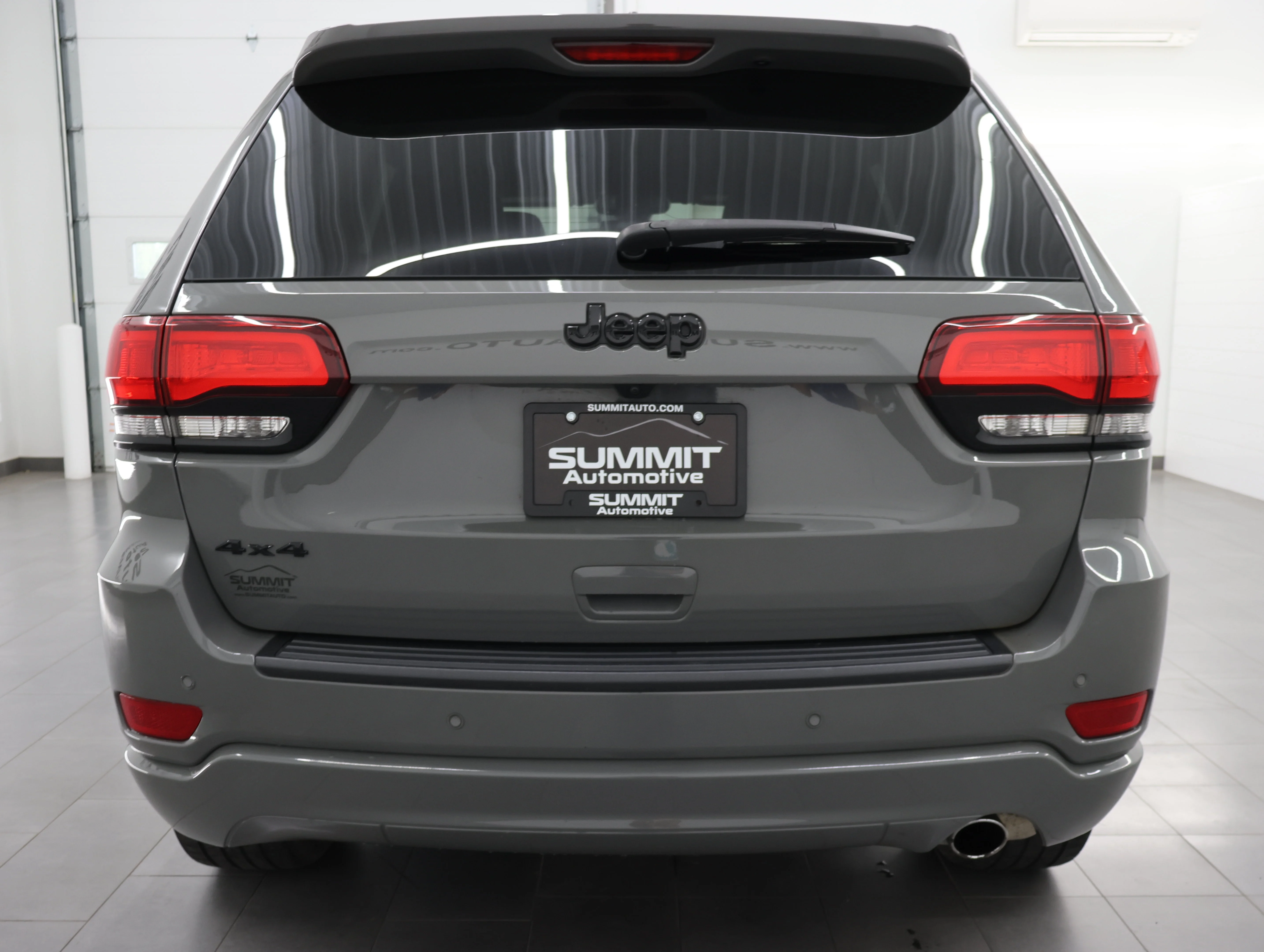 Used 2020 Sting-Gray Clearcoat Jeep Altitude image 26