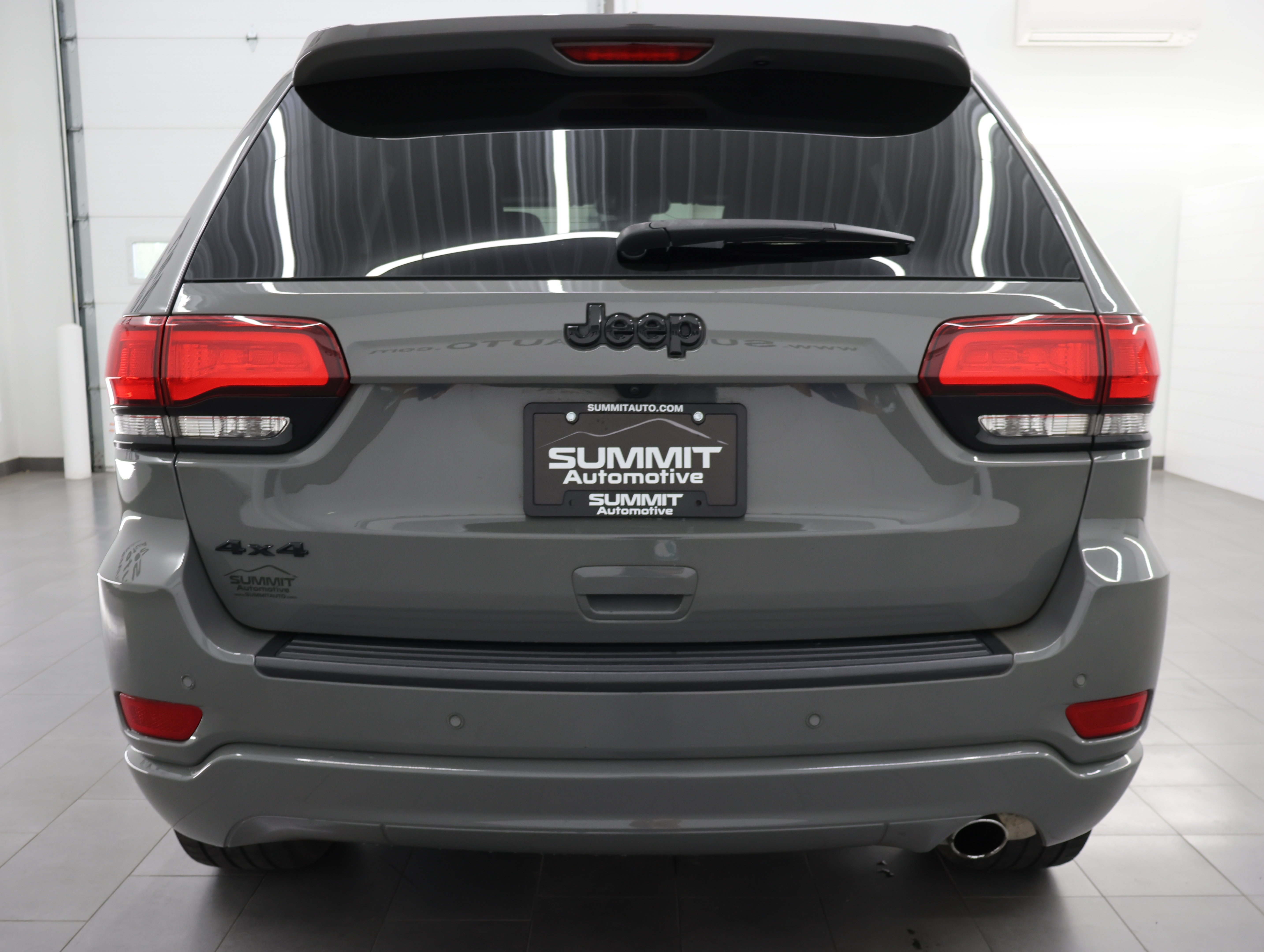 Used 2020 Sting-Gray Clearcoat Jeep 4x4 Altitude: ALTITUDE-4WD-NAV-MOON-HEATED SEATS-BACKUP CAM-1 OWNER image 26