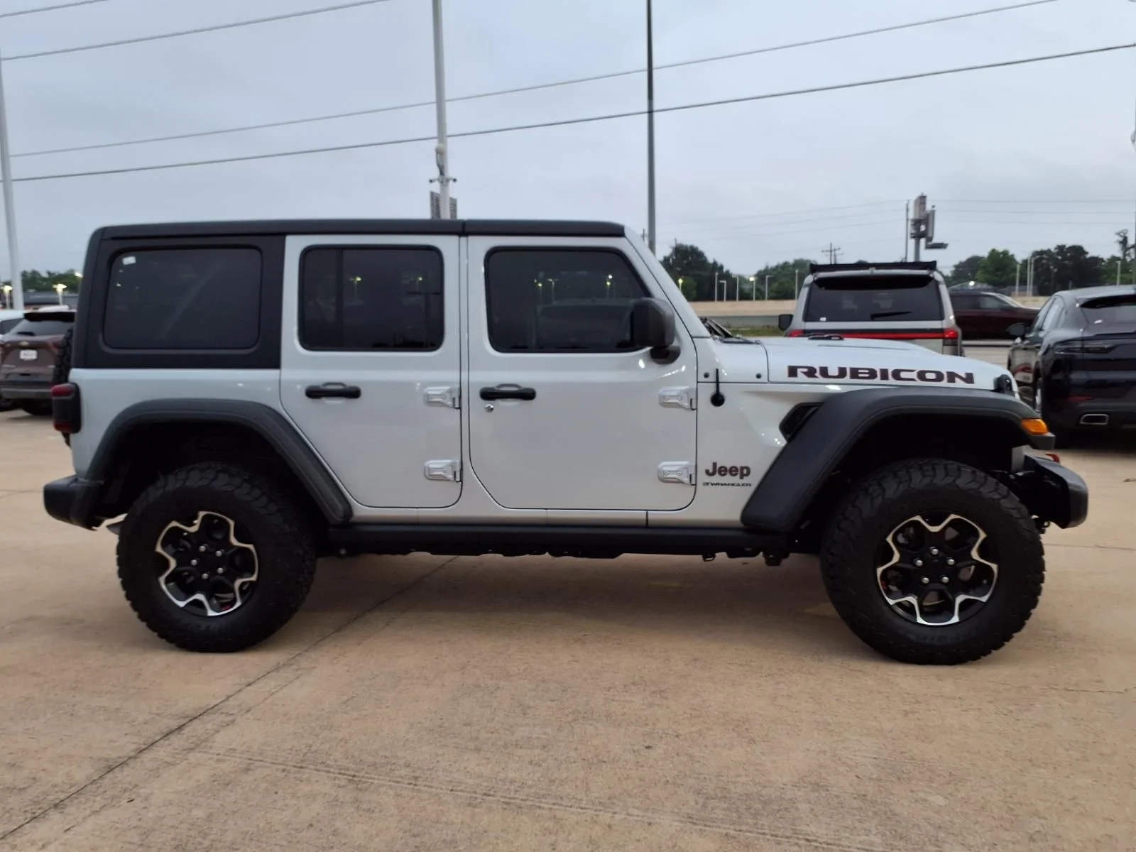Used 2023 Silver Jeep Rubicon image 5