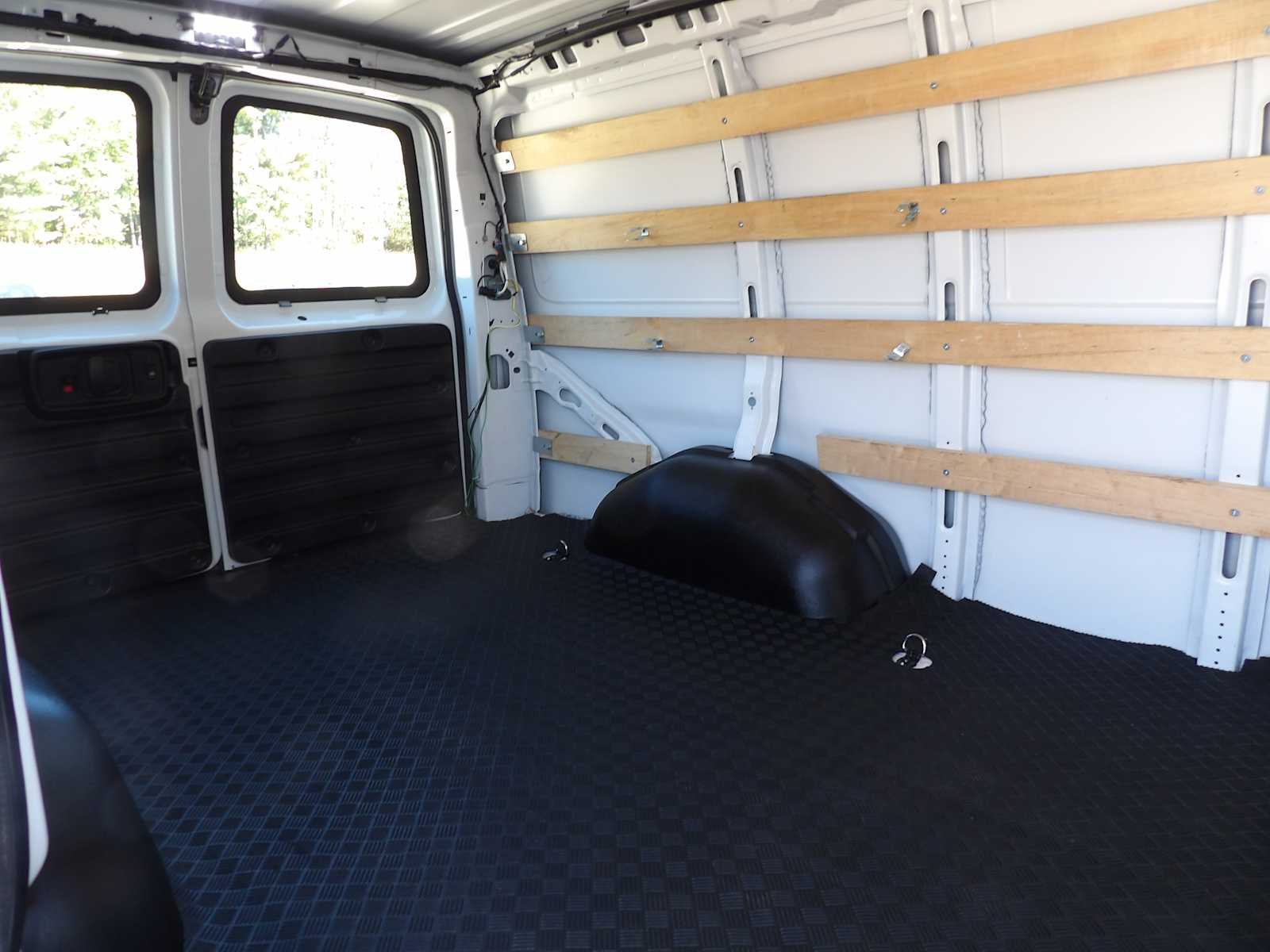 2023 GMC Savana Cargo Work Van - Photo 12