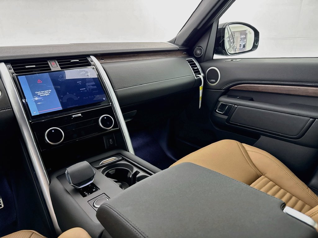 New 2026 Santorini Black Land Rover Dynamic SE image 24