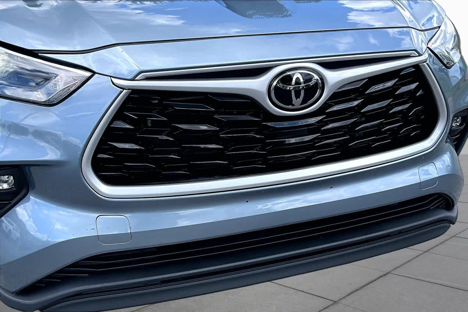Used 2023 Moon Dust Toyota LE image 29
