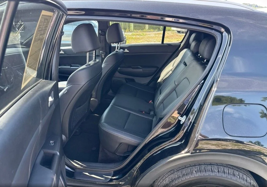 Used 2020 Red Kia S image 9