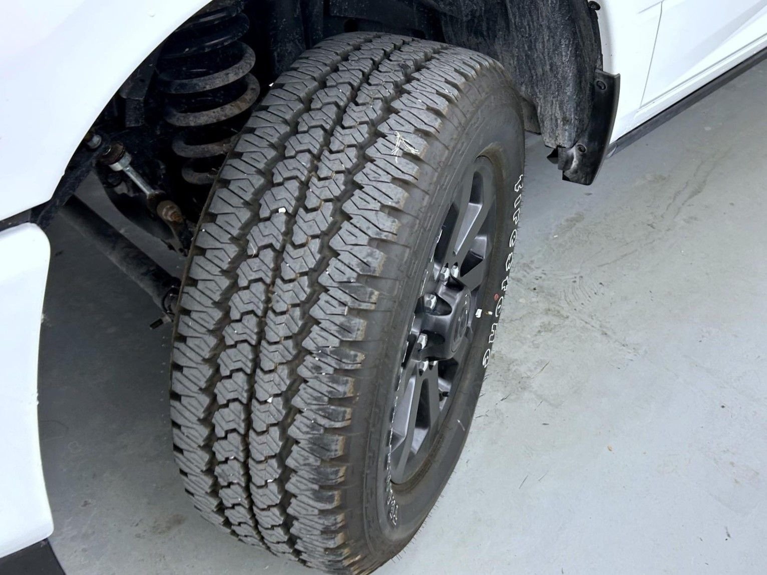 New 2025 Bright White Clear-Coat Exterior Paint RAM Laramie image 24