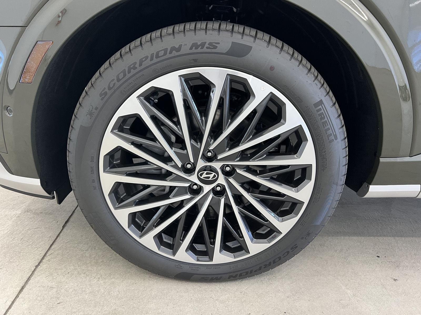 Used 2026 Titan Green Hyundai Calligraphy image 7