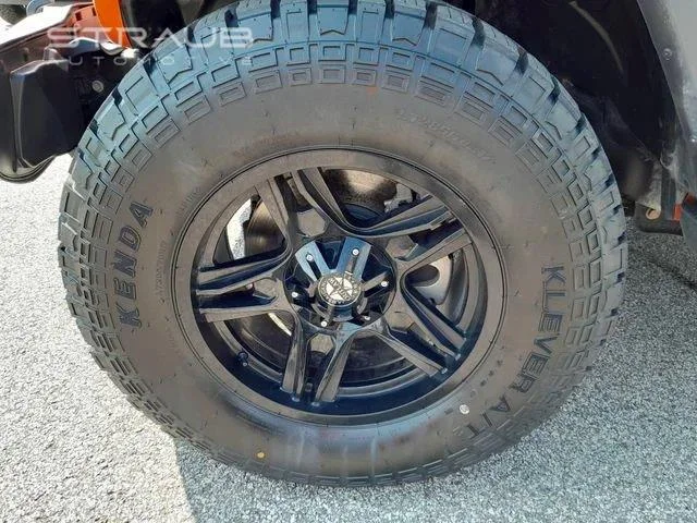 Used 2018 Punkn Metallic Clearcoat Jeep Sahara image 9