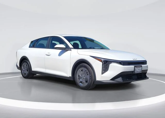 2025 Kia K4 LX AT's photo