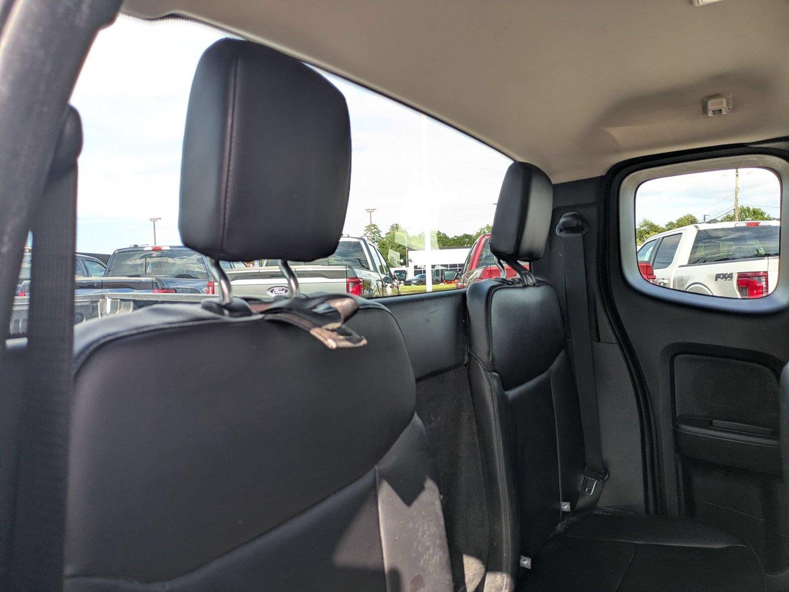 Used 2019  Ford XL image 20
