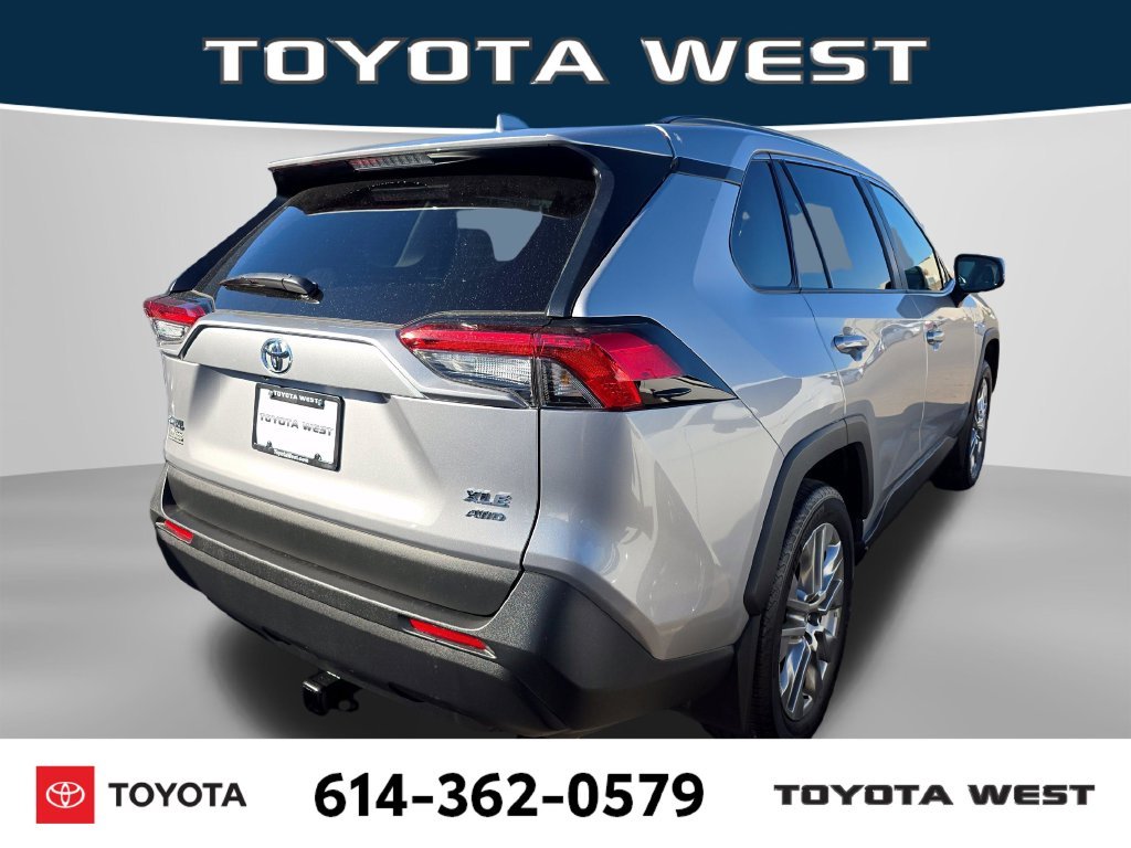 Used 2025 Silver Toyota XLE Premium image 8