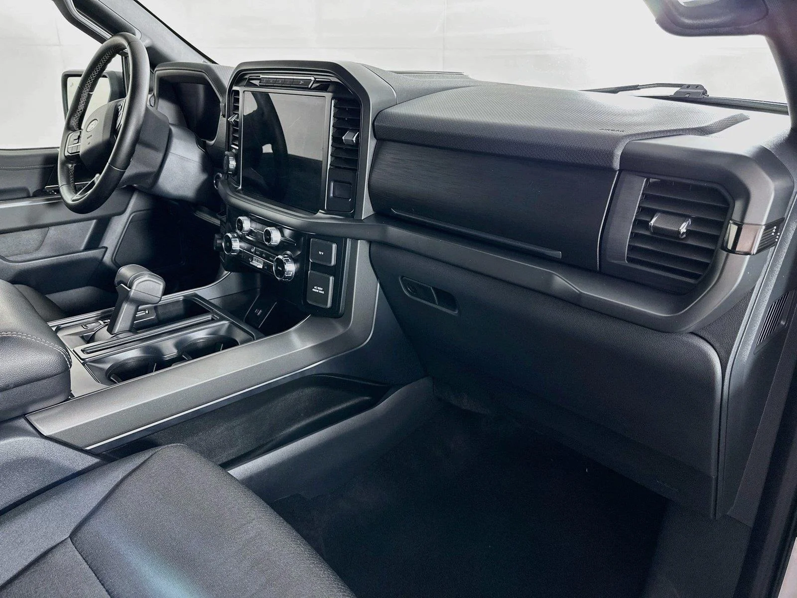 Used 2024 Oxford White Ford XLT image 29