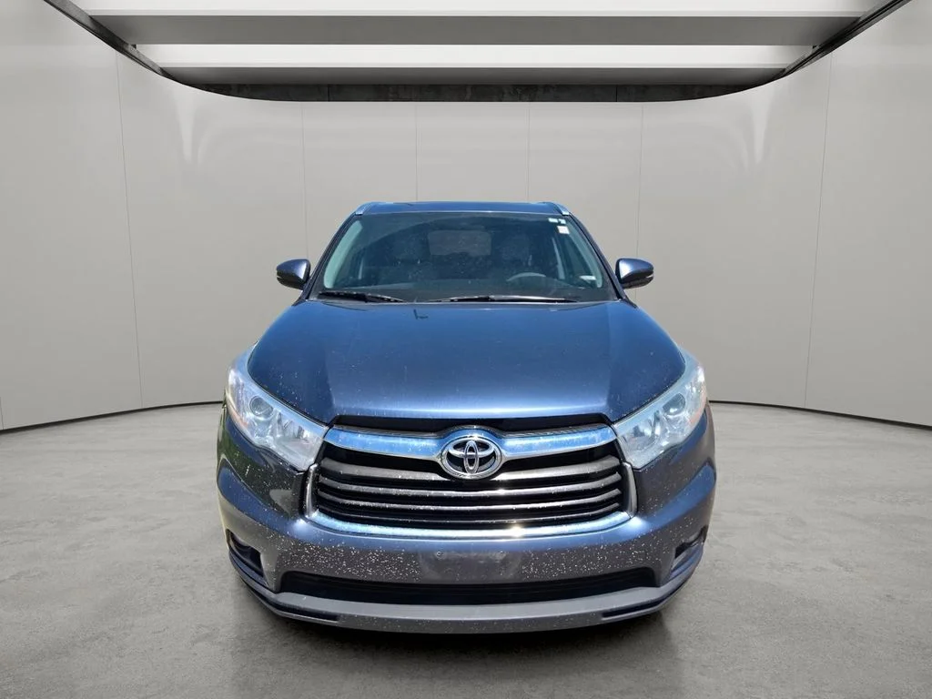 Used 2014 Shoreline Blue Pearl Toyota XLE image 8