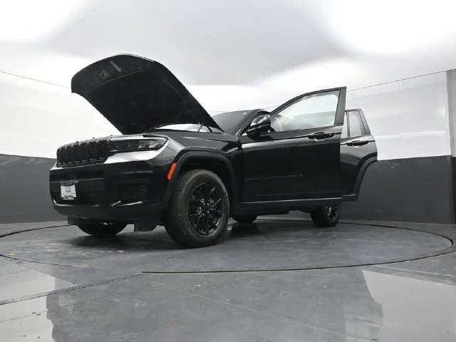 Used 2024 Black Jeep Altitude X image 34