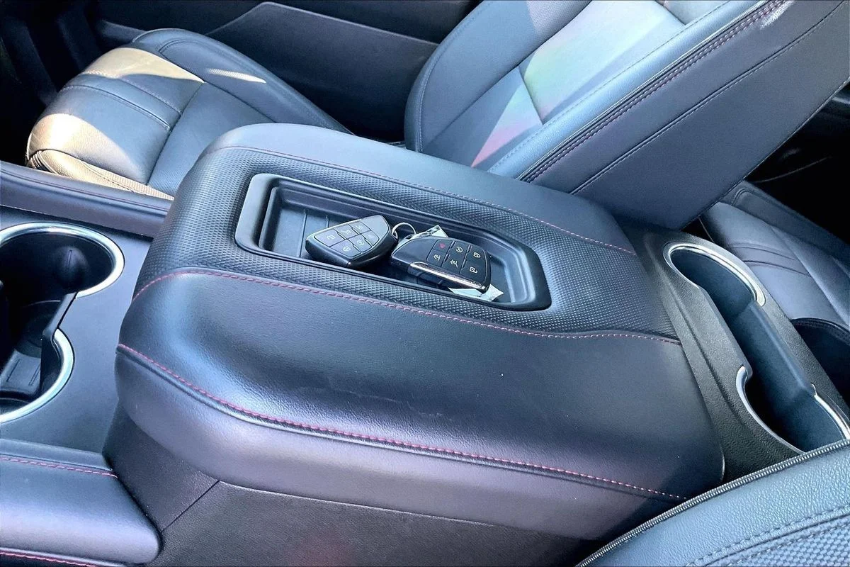 Used 2022  Chevrolet 2WD RST image 38