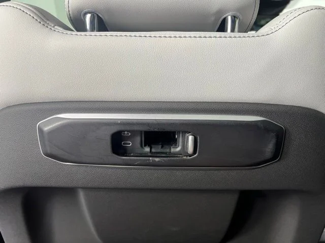 Used 2024 Gray BMW xDrive40i image 35