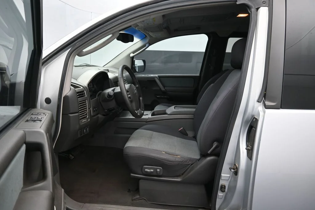 Used 2005 Silver Nissan SE image 11