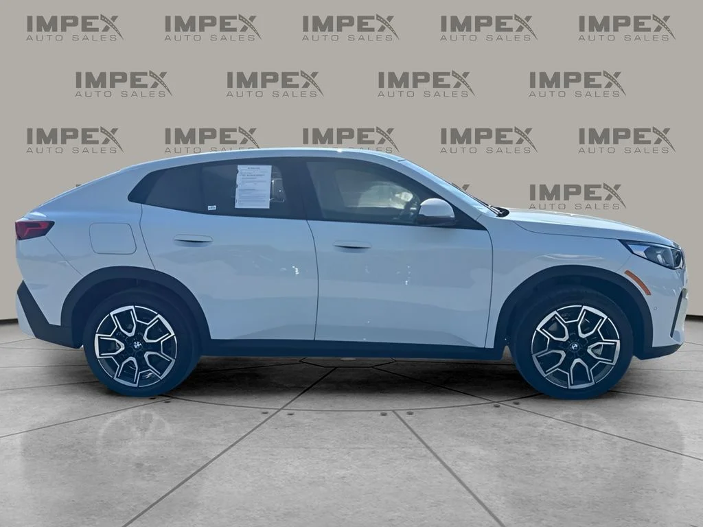 Used 2026 White BMW xDrive28i image 6
