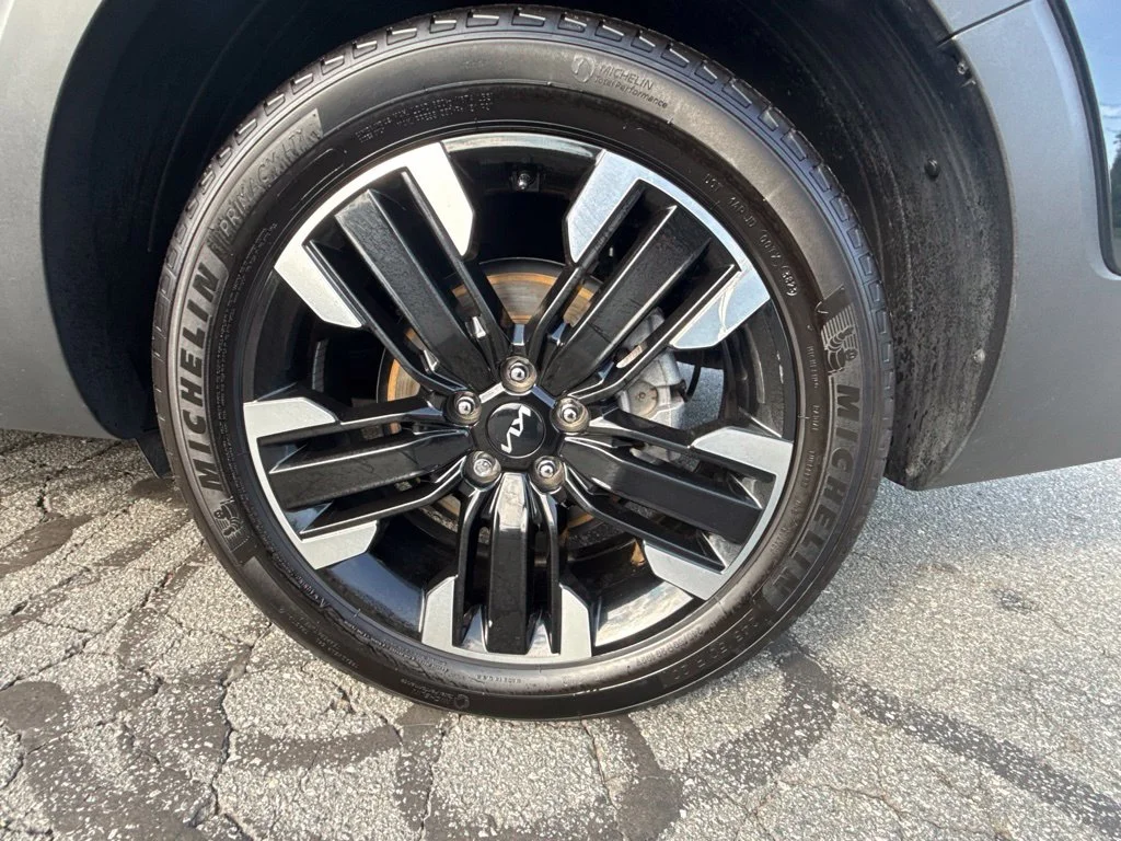 Used 2024 Black Kia SX image 18
