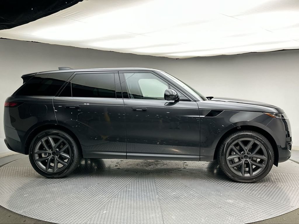 New 2026 Carpathian Grey Land Rover SE image 4