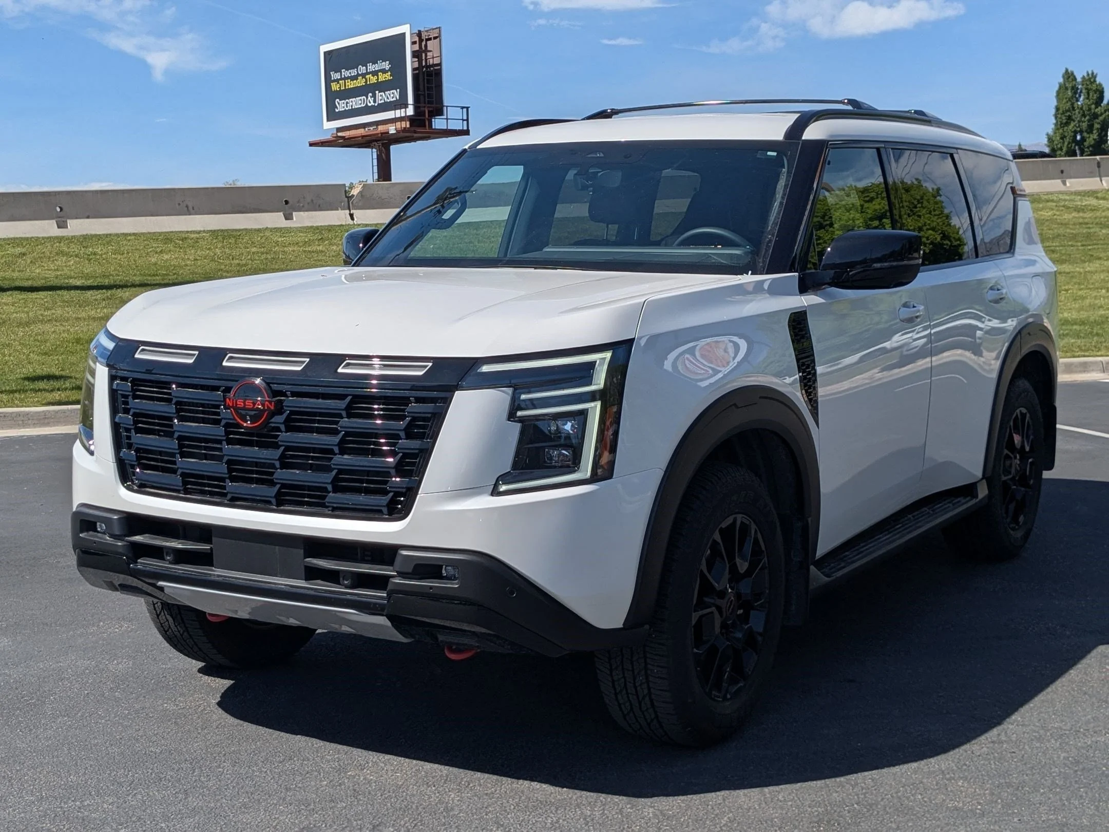 2025 Nissan Armada PRO-4X - Photo 8