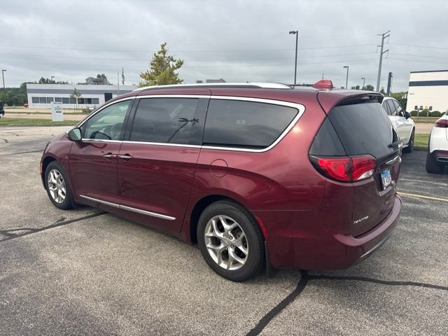 Used 2017 Red Chrysler Limited image 5