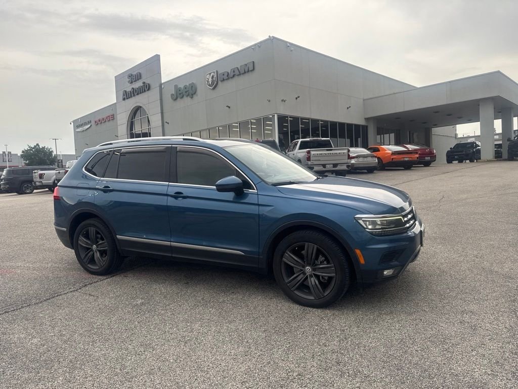 Used 2018 Blue Volkswagen 2.0T SEL Premium image 15