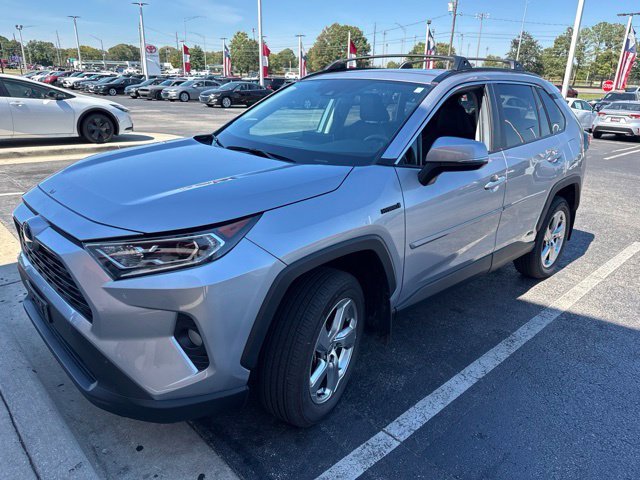 Used 2021 Silver Toyota XLE Premium image 10