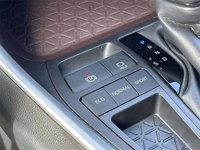 2025 Toyota RAV4 Limited - Photo 32